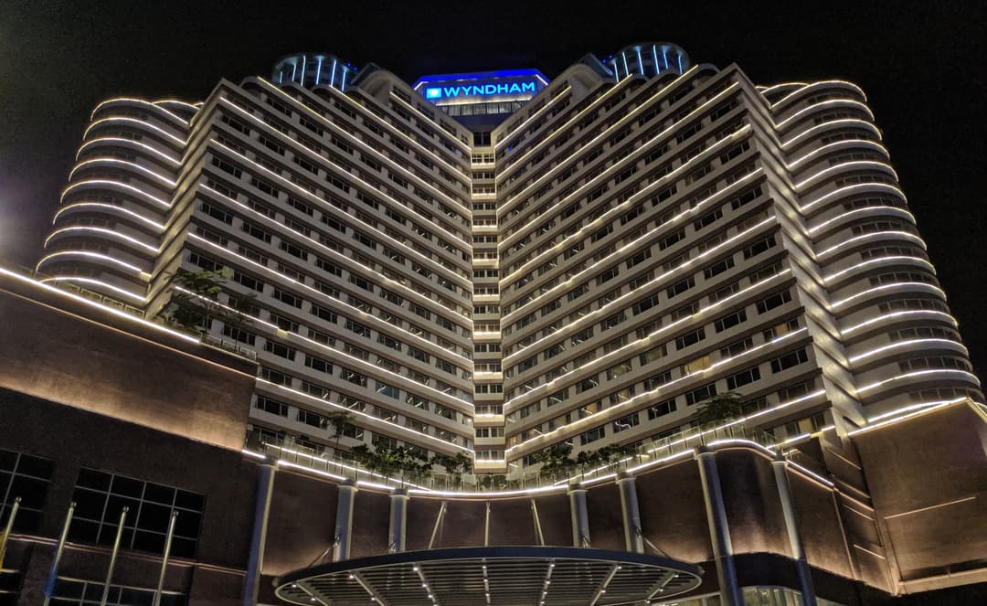 Facade-Entrance-Night.jpg
